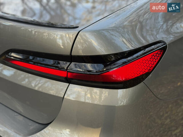 Сірий БМВ i7, об'ємом двигуна 0 л та пробігом 9 тис. км за 91500 $, фото 15 на Automoto.ua