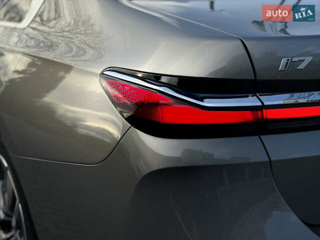Серый БМВ i7, объемом двигателя 0 л и пробегом 75 тыс. км за 84300 $, фото 16 на Automoto.ua
