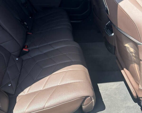 Серый БМВ i7, объемом двигателя 0 л и пробегом 31 тыс. км за 115000 $, фото 15 на Automoto.ua