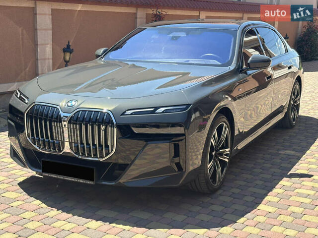 Серый БМВ i7, объемом двигателя 0 л и пробегом 31 тыс. км за 115000 $, фото 9 на Automoto.ua