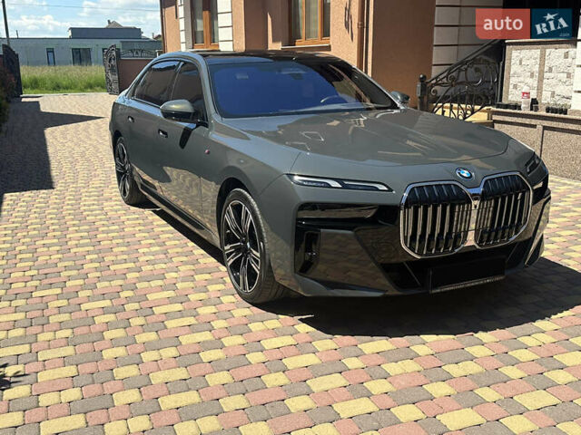 Серый БМВ i7, объемом двигателя 0 л и пробегом 31 тыс. км за 115000 $, фото 8 на Automoto.ua