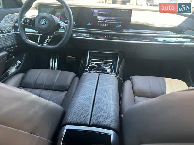 Серый БМВ i7, объемом двигателя 0 л и пробегом 31 тыс. км за 115000 $, фото 14 на Automoto.ua