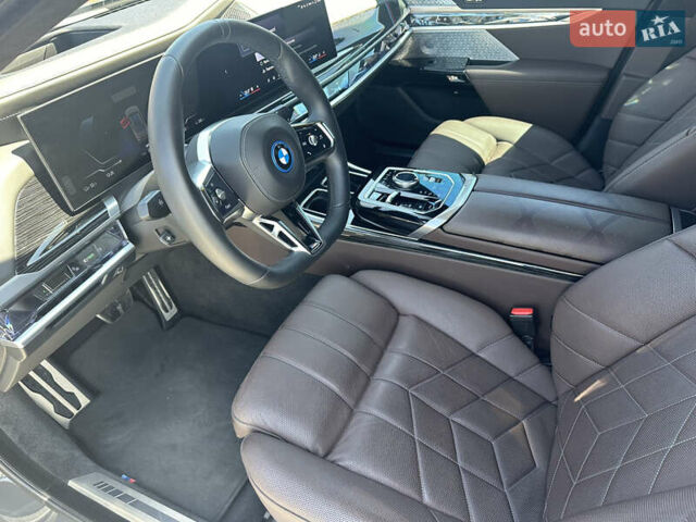 Серый БМВ i7, объемом двигателя 0 л и пробегом 31 тыс. км за 115000 $, фото 13 на Automoto.ua