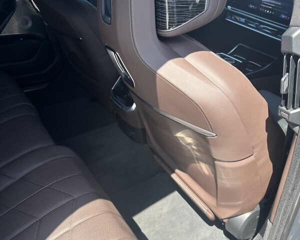 Серый БМВ i7, объемом двигателя 0 л и пробегом 31 тыс. км за 115000 $, фото 16 на Automoto.ua