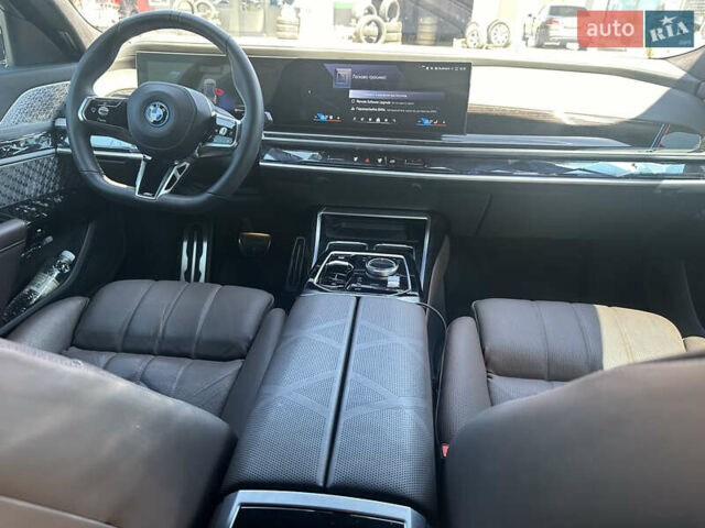 Серый БМВ i7, объемом двигателя 0 л и пробегом 31 тыс. км за 115000 $, фото 19 на Automoto.ua