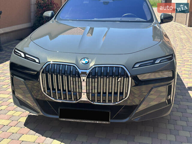 Серый БМВ i7, объемом двигателя 0 л и пробегом 31 тыс. км за 115000 $, фото 4 на Automoto.ua