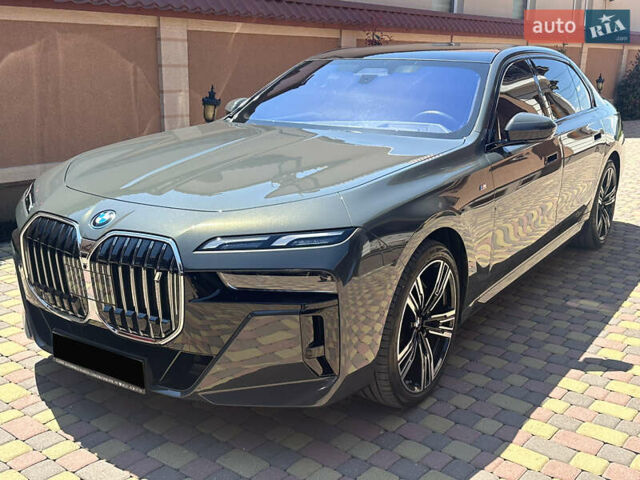 Серый БМВ i7, объемом двигателя 0 л и пробегом 31 тыс. км за 115000 $, фото 6 на Automoto.ua