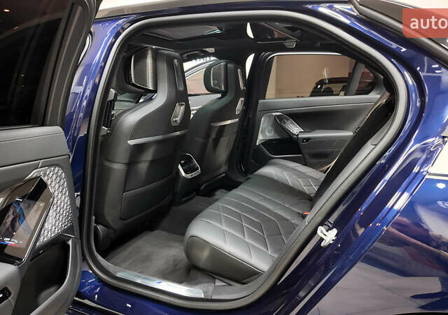 Синий БМВ i7, объемом двигателя 0 л и пробегом 12 тыс. км за 99000 $, фото 47 на Automoto.ua