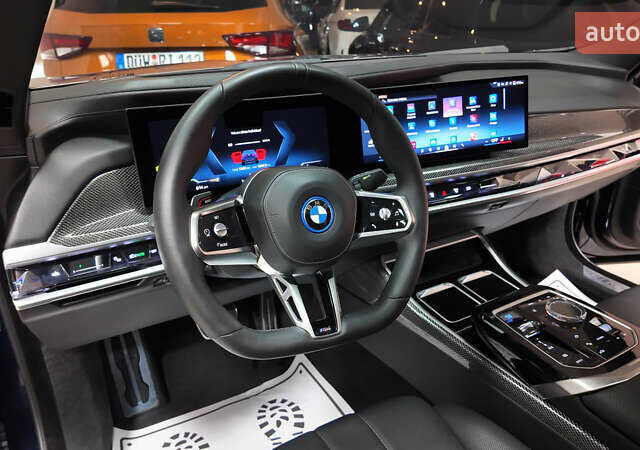 Синий БМВ i7, объемом двигателя 0 л и пробегом 12 тыс. км за 99000 $, фото 46 на Automoto.ua