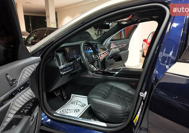 Синий БМВ i7, объемом двигателя 0 л и пробегом 12 тыс. км за 99000 $, фото 45 на Automoto.ua