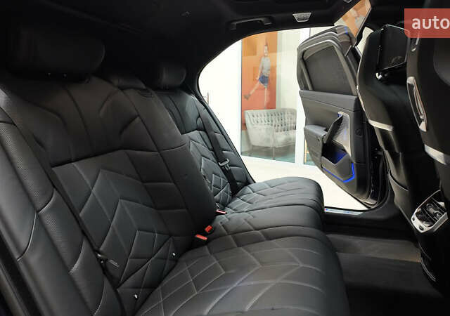 Синий БМВ i7, объемом двигателя 0 л и пробегом 12 тыс. км за 99000 $, фото 39 на Automoto.ua