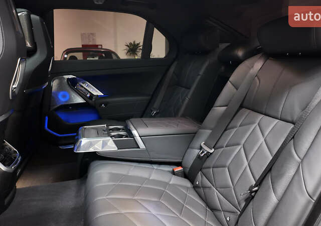 Синий БМВ i7, объемом двигателя 0 л и пробегом 12 тыс. км за 99000 $, фото 37 на Automoto.ua