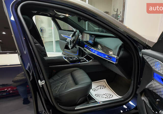 Синий БМВ i7, объемом двигателя 0 л и пробегом 12 тыс. км за 99000 $, фото 41 на Automoto.ua