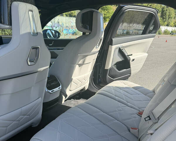 Синій БМВ i7, об'ємом двигуна 0 л та пробігом 4 тис. км за 106900 $, фото 35 на Automoto.ua