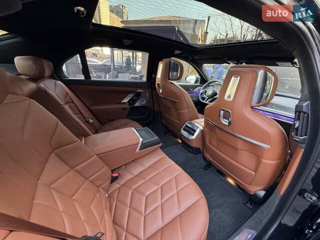 Синий БМВ i7, объемом двигателя 0 л и пробегом 8 тыс. км за 124000 $, фото 45 на Automoto.ua