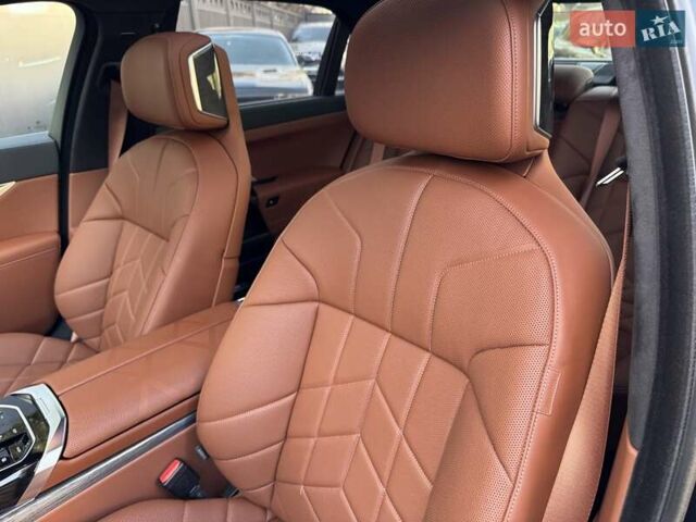 Синий БМВ i7, объемом двигателя 0 л и пробегом 8 тыс. км за 124000 $, фото 18 на Automoto.ua