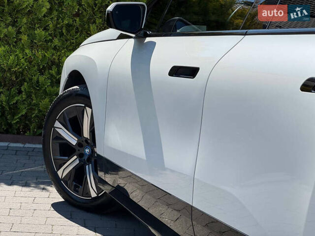 Белый БМВ iX, объемом двигателя 0 л и пробегом 64 тыс. км за 45999 $, фото 23 на Automoto.ua