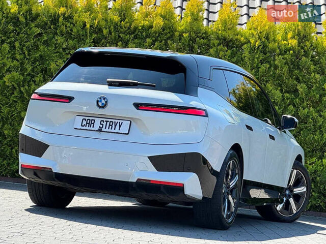 Белый БМВ iX, объемом двигателя 0 л и пробегом 64 тыс. км за 45999 $, фото 29 на Automoto.ua