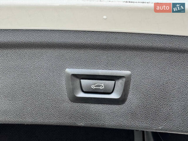 Белый БМВ iX, объемом двигателя 0 л и пробегом 70 тыс. км за 45999 $, фото 58 на Automoto.ua