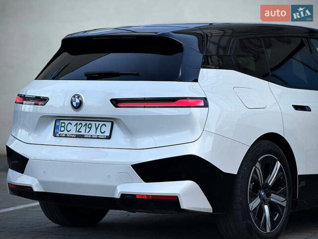 Белый БМВ iX, объемом двигателя 0 л и пробегом 70 тыс. км за 45999 $, фото 23 на Automoto.ua