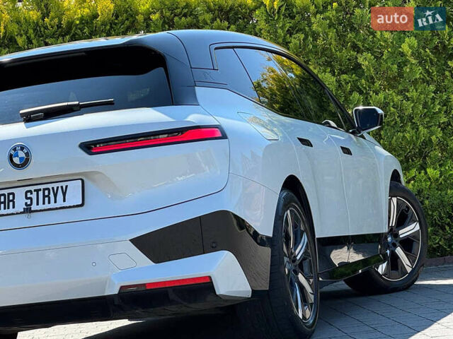 Белый БМВ iX, объемом двигателя 0 л и пробегом 64 тыс. км за 45999 $, фото 31 на Automoto.ua