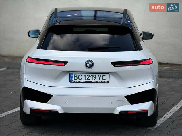 Белый БМВ iX, объемом двигателя 0 л и пробегом 70 тыс. км за 45999 $, фото 34 на Automoto.ua