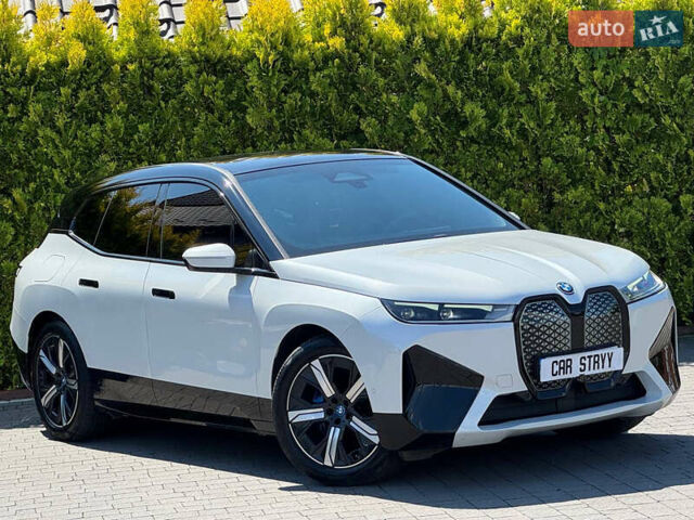Белый БМВ iX, объемом двигателя 0 л и пробегом 64 тыс. км за 45999 $, фото 5 на Automoto.ua
