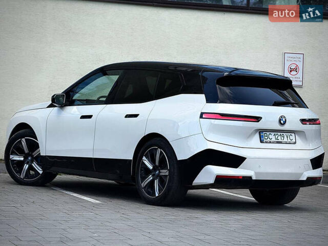 Белый БМВ iX, объемом двигателя 0 л и пробегом 70 тыс. км за 45999 $, фото 31 на Automoto.ua