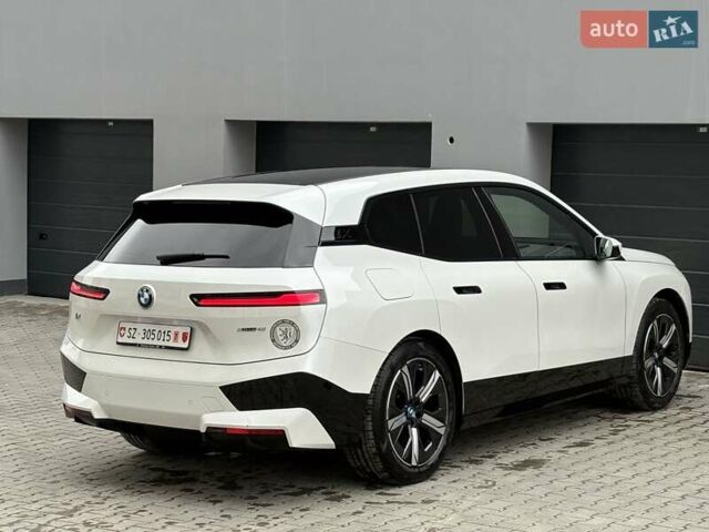 Білий БМВ iX, об'ємом двигуна 0 л та пробігом 90 тис. км за 42990 $, фото 13 на Automoto.ua