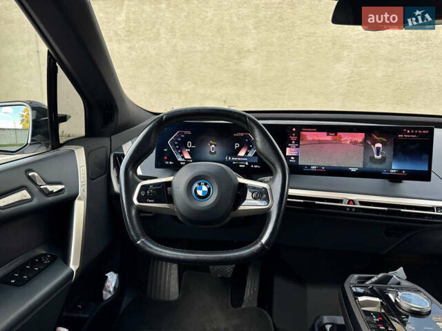 Белый БМВ iX, объемом двигателя 0 л и пробегом 70 тыс. км за 45999 $, фото 49 на Automoto.ua