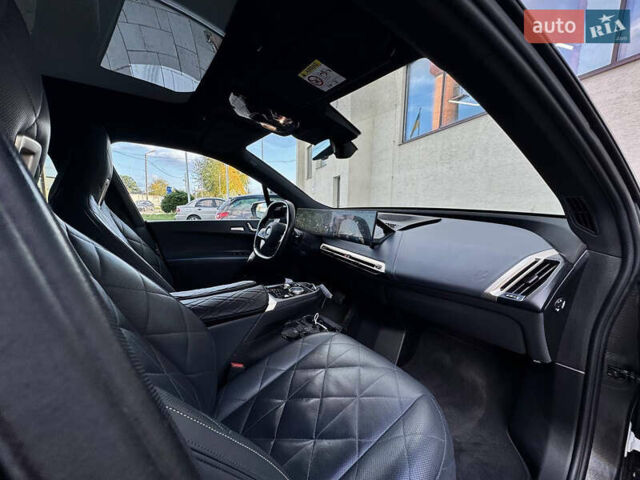 Белый БМВ iX, объемом двигателя 0 л и пробегом 70 тыс. км за 45999 $, фото 42 на Automoto.ua