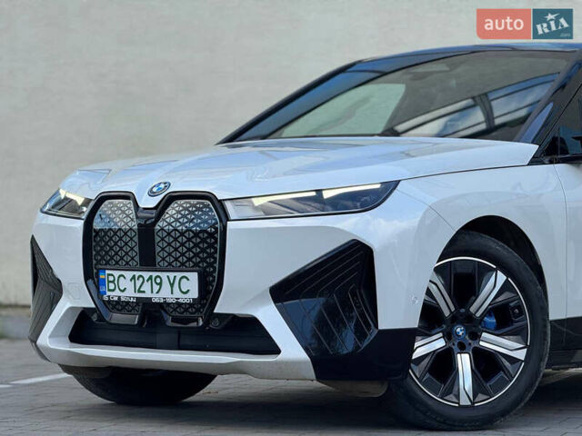 Белый БМВ iX, объемом двигателя 0 л и пробегом 70 тыс. км за 45999 $, фото 7 на Automoto.ua