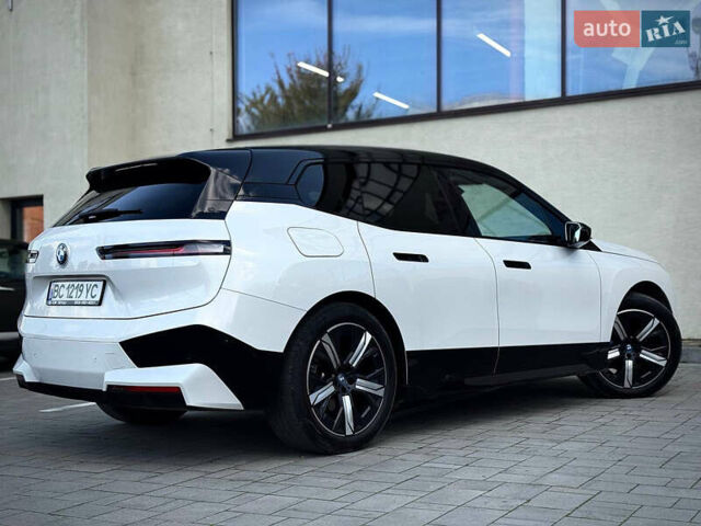 Белый БМВ iX, объемом двигателя 0 л и пробегом 70 тыс. км за 45999 $, фото 27 на Automoto.ua