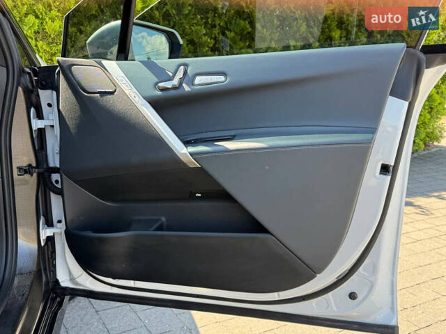 Белый БМВ iX, объемом двигателя 0 л и пробегом 64 тыс. км за 45999 $, фото 46 на Automoto.ua