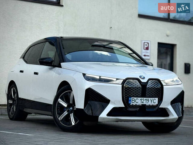 Белый БМВ iX, объемом двигателя 0 л и пробегом 70 тыс. км за 45999 $, фото 1 на Automoto.ua