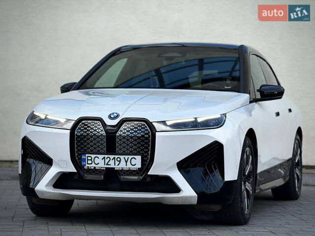 Белый БМВ iX, объемом двигателя 0 л и пробегом 70 тыс. км за 45999 $, фото 11 на Automoto.ua
