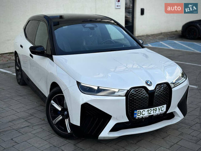 Белый БМВ iX, объемом двигателя 0 л и пробегом 70 тыс. км за 45999 $, фото 18 на Automoto.ua