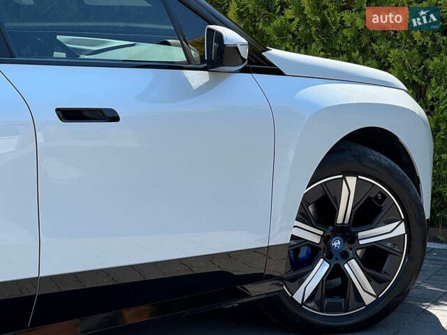 Белый БМВ iX, объемом двигателя 0 л и пробегом 64 тыс. км за 45999 $, фото 37 на Automoto.ua