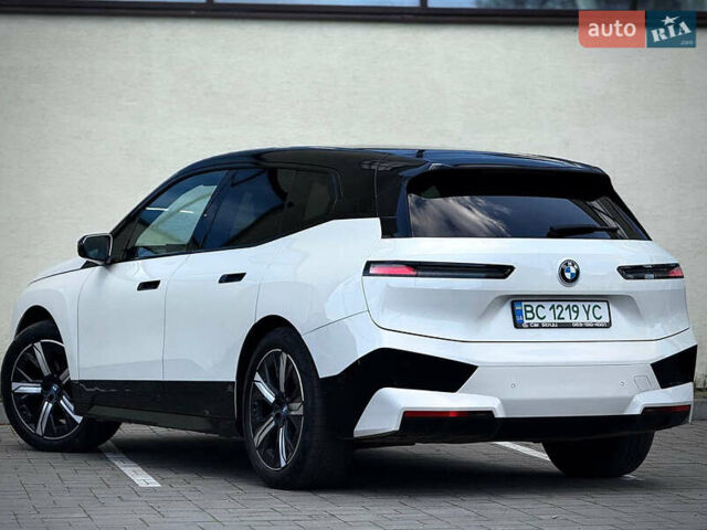 Белый БМВ iX, объемом двигателя 0 л и пробегом 70 тыс. км за 45999 $, фото 3 на Automoto.ua