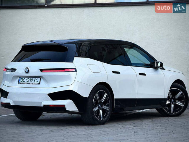 Белый БМВ iX, объемом двигателя 0 л и пробегом 70 тыс. км за 45999 $, фото 22 на Automoto.ua