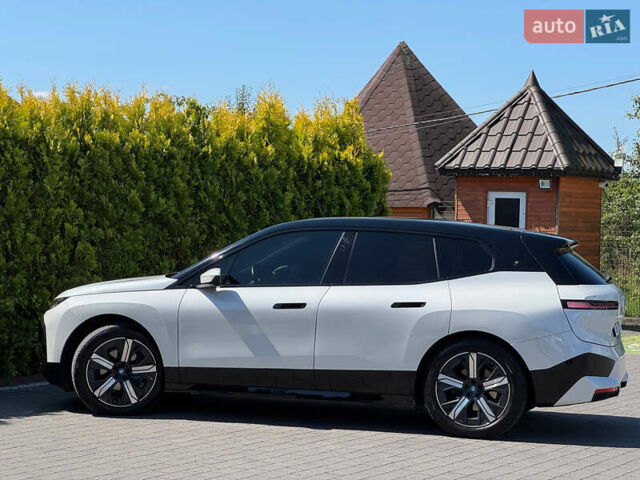 Белый БМВ iX, объемом двигателя 0 л и пробегом 64 тыс. км за 45999 $, фото 25 на Automoto.ua