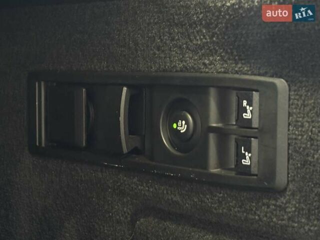 Білий БМВ iX, об'ємом двигуна 0 л та пробігом 90 тис. км за 42990 $, фото 32 на Automoto.ua