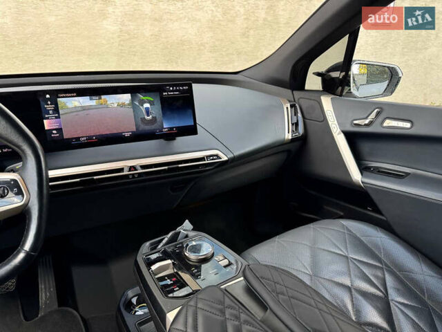 Белый БМВ iX, объемом двигателя 0 л и пробегом 70 тыс. км за 45999 $, фото 50 на Automoto.ua
