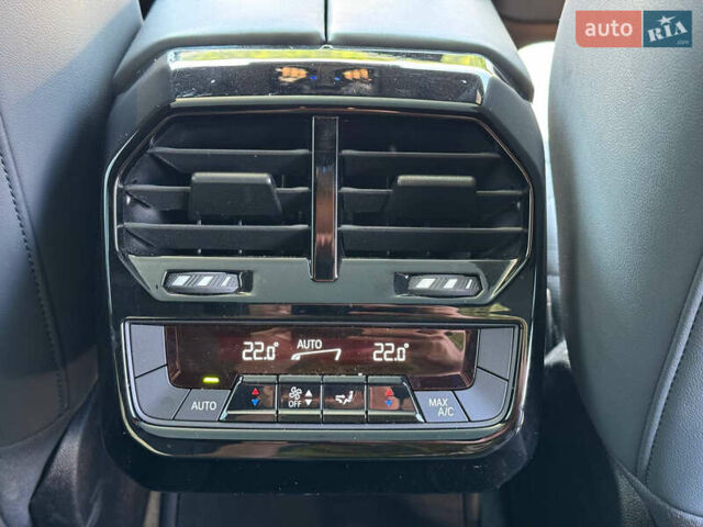 Белый БМВ iX, объемом двигателя 0 л и пробегом 64 тыс. км за 45999 $, фото 52 на Automoto.ua