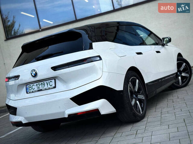 Белый БМВ iX, объемом двигателя 0 л и пробегом 70 тыс. км за 45999 $, фото 26 на Automoto.ua