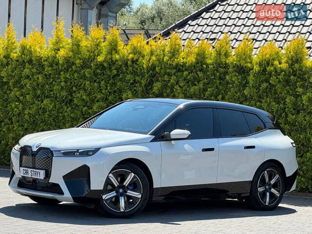 Белый БМВ iX, объемом двигателя 0 л и пробегом 64 тыс. км за 45999 $, фото 11 на Automoto.ua