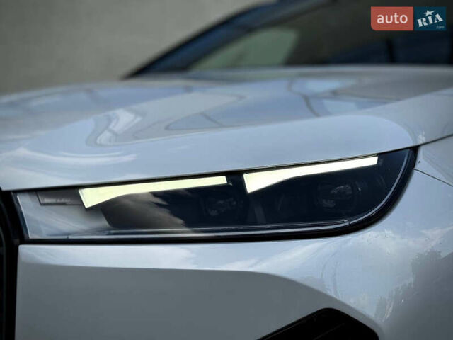 Белый БМВ iX, объемом двигателя 0 л и пробегом 70 тыс. км за 45999 $, фото 9 на Automoto.ua