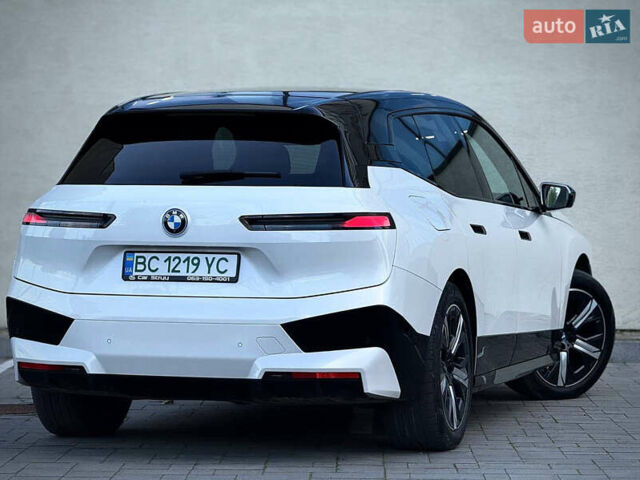 Белый БМВ iX, объемом двигателя 0 л и пробегом 70 тыс. км за 45999 $, фото 2 на Automoto.ua