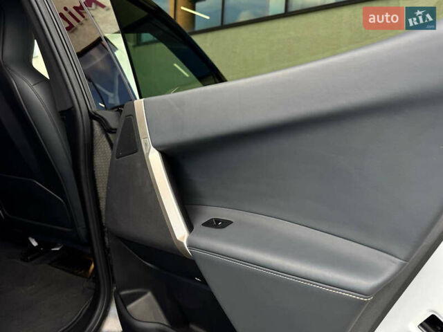 Белый БМВ iX, объемом двигателя 0 л и пробегом 70 тыс. км за 45999 $, фото 53 на Automoto.ua