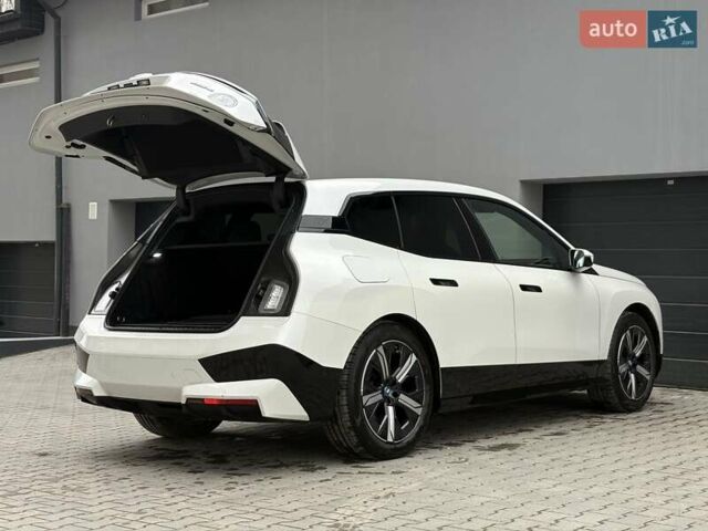 Білий БМВ iX, об'ємом двигуна 0 л та пробігом 90 тис. км за 42990 $, фото 16 на Automoto.ua
